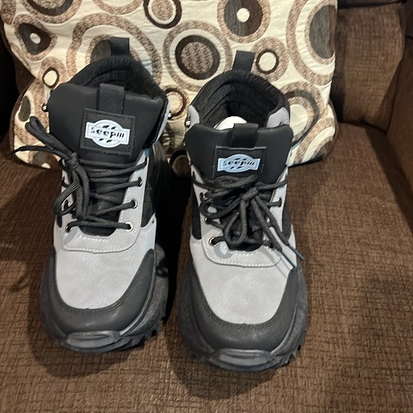 Gray and Black High-Top Hikers - Picture 3 of 8